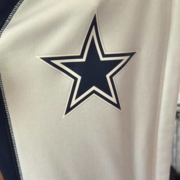 White and Black Star Logo Jacket - Picture 2 of 4